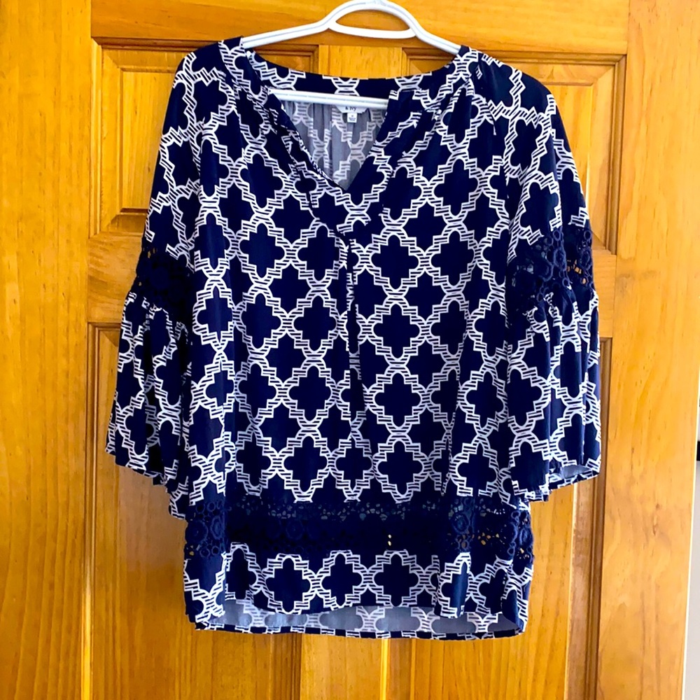 Crown&Ivy; size Small